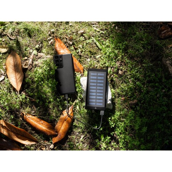CLERK. 8 000 mAh power banka so solárnym panelom zo 100% recyklovaného hliníka